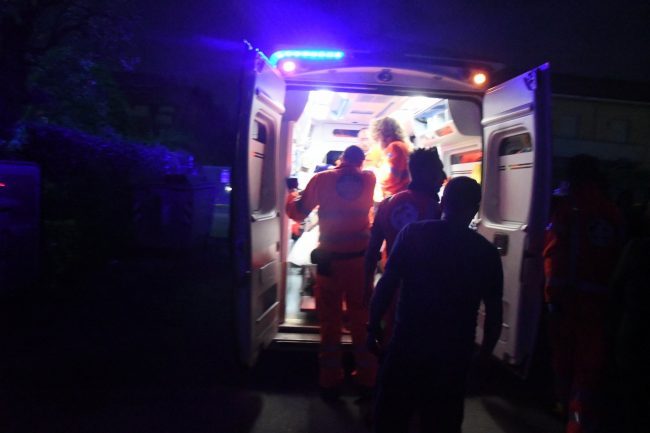 Cade a terra, in ospedale un 36enne SIRENE DI NOTTE