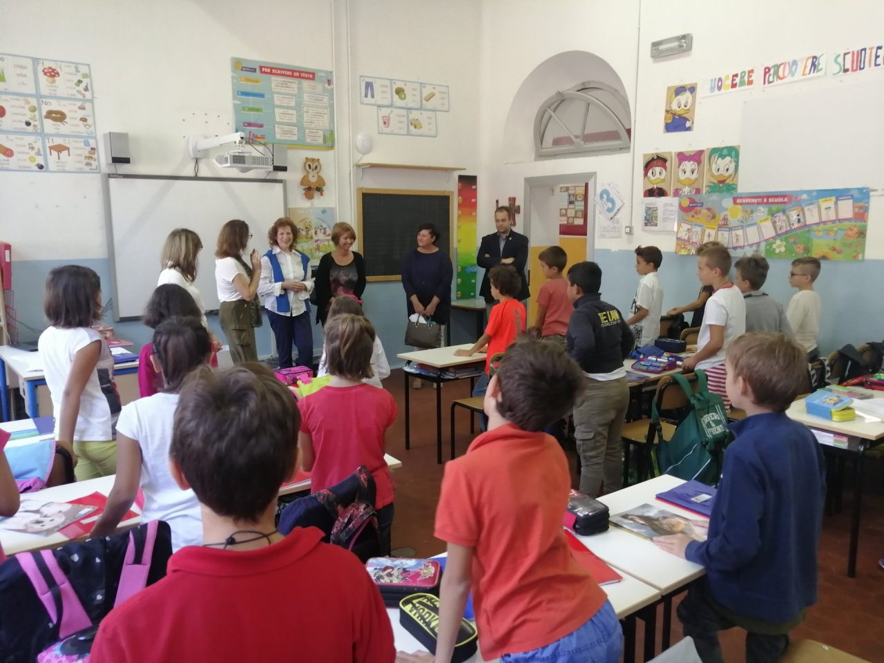 Primo giorno di scuola: il Sindaco Casanova e l’assessore Molinari in visita alla primaria “Barzaghi”