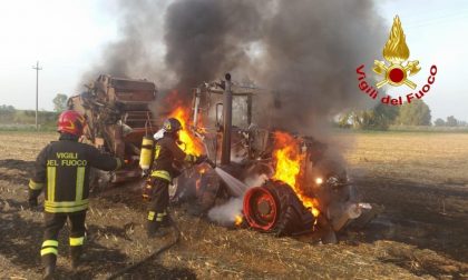 Trattore in fiamme a Mulazzano, arrivano i Vigili del Fuoco FOTO