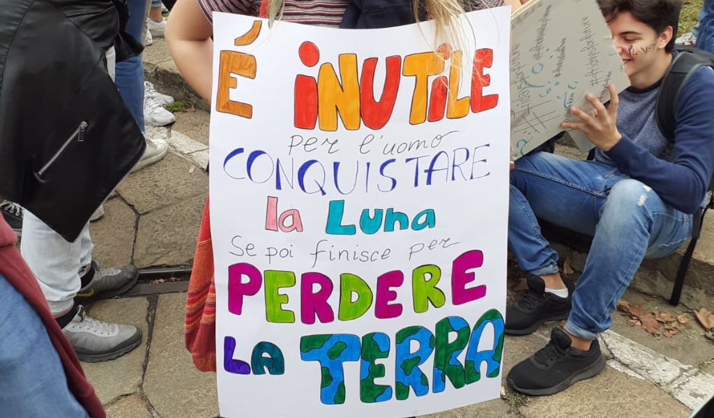 Fridays for future: i giovani pretendono un futuro e lo urlano in piazza FOTO