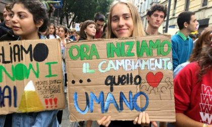 Fridays for future Milano: tutti i cartelli alla manifestazione FOTO