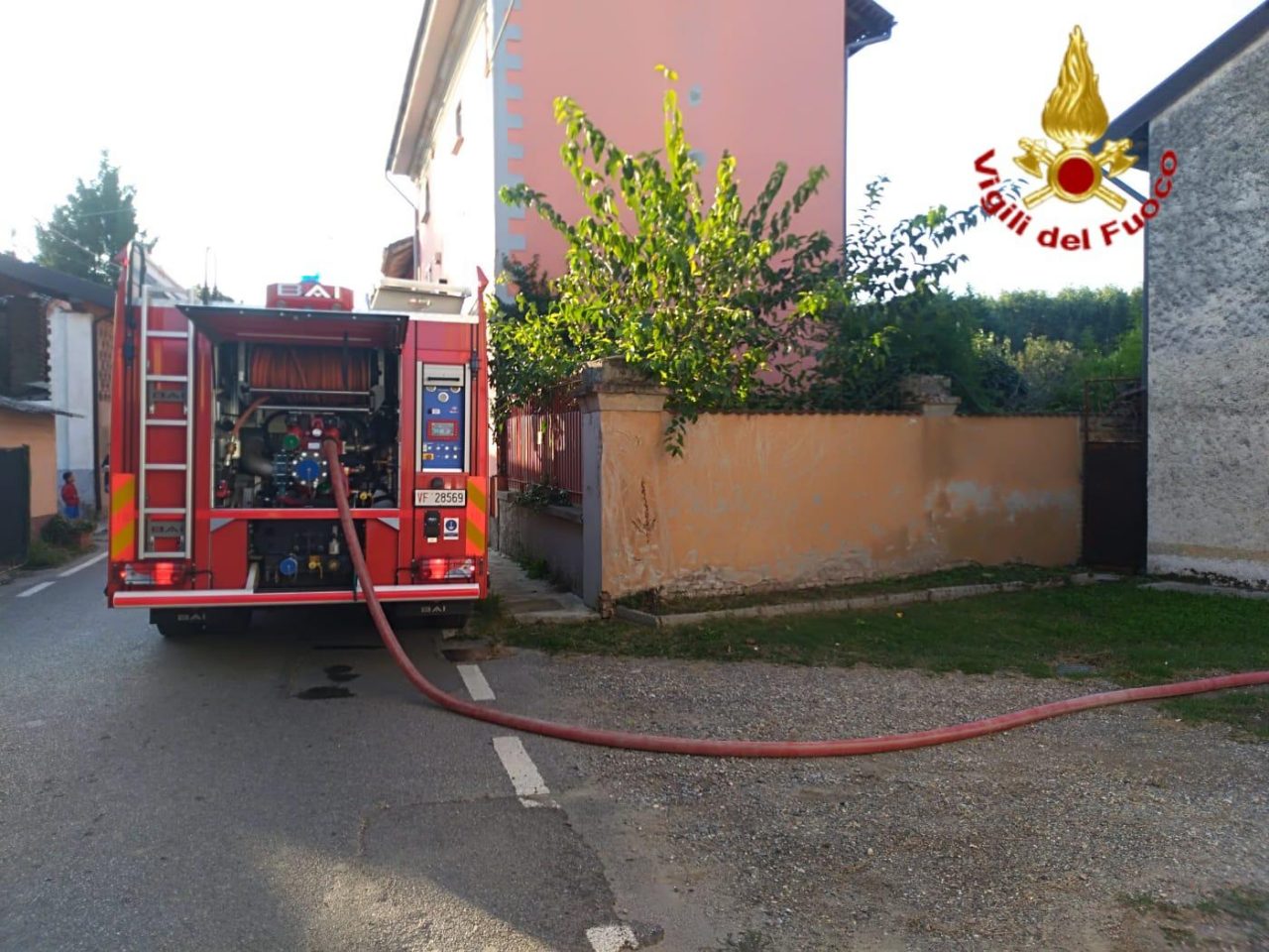 A fuoco una canna fumaria, Vigili del Fuoco in azione FOTO