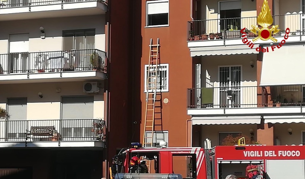 Fumo da un’appartamento, ma era solo un pentolino lasciato sul fuoco