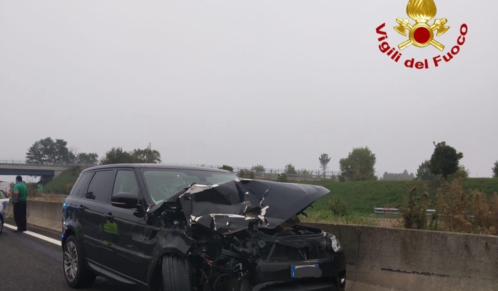 Tamponamento sulla A1, un’auto finisce contro un autoarticolato