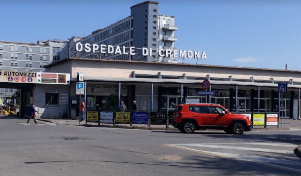 L'ospedale di Cremona, dove è stato ricoverato il 21enne conducente di San Rocco al Porto