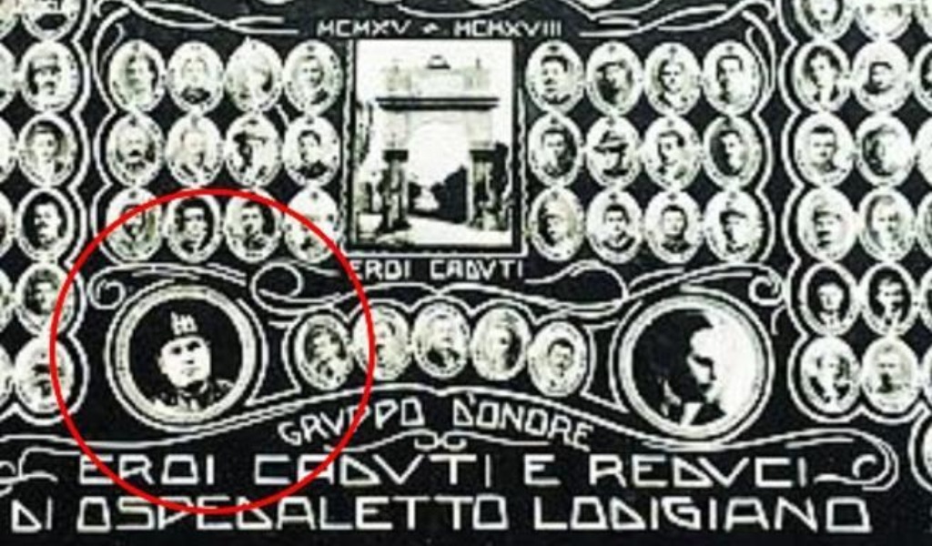 Affissi manifesti con Mussolini per commemorare i caduti: bufera per il sindaco del Pd
