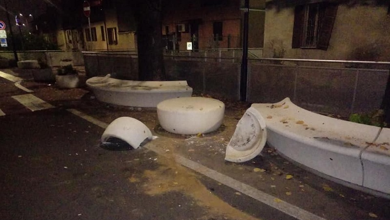 Ha 16 anni il vandalo che ha distrutto le panchine pubbliche di San Donato