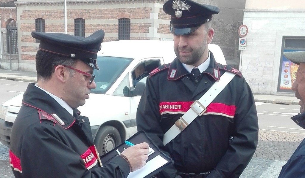 Insulti alle Forze Armate sui social: denunciati due cittadini di Casale