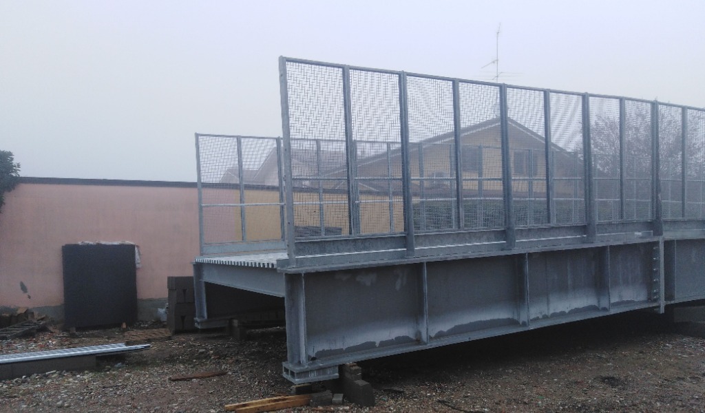 Passerelle ciclopedonali di via Sforza e via dell’Industria: mercoledì la posa