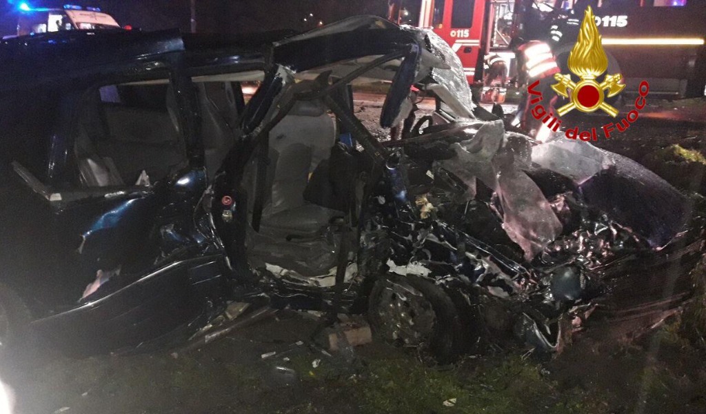 Tragedia a Casaletto: 16enne muore nello schianto, altri 4 feriti