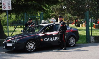 Vede i carabinieri e cambia strada tentando di scappare: doveva essere in carcere