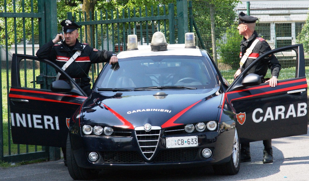 I Carabinieri Lodigiani distribuiscono alle famiglie in difficoltà “box di prima necessità” donati da Esselunga