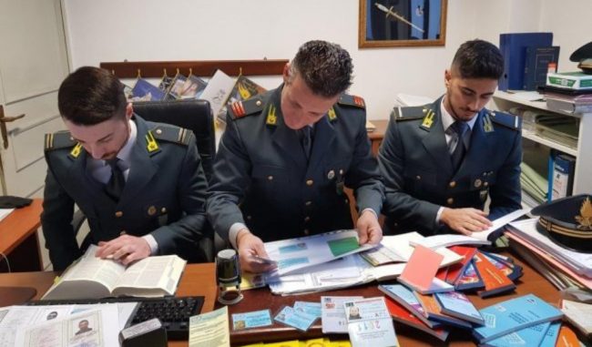 Falsi corsi formazione e uno yacht per le vacanze comprato con i fondi per il Mezzogiorno: incastrati dai post sui social