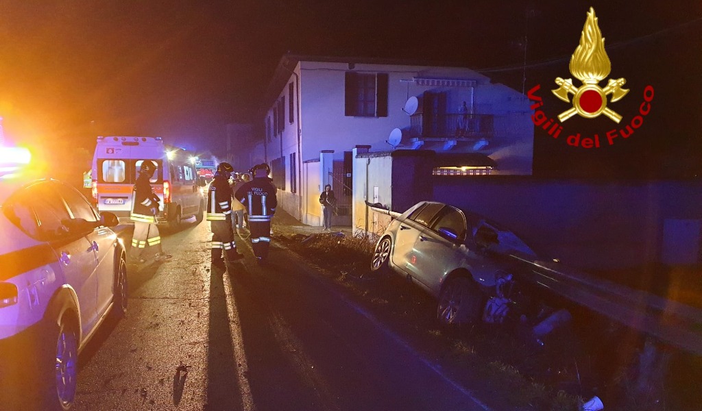 Grave incidente a Copiano: 5 ragazzi all’ospedale, uno è grave FOTO