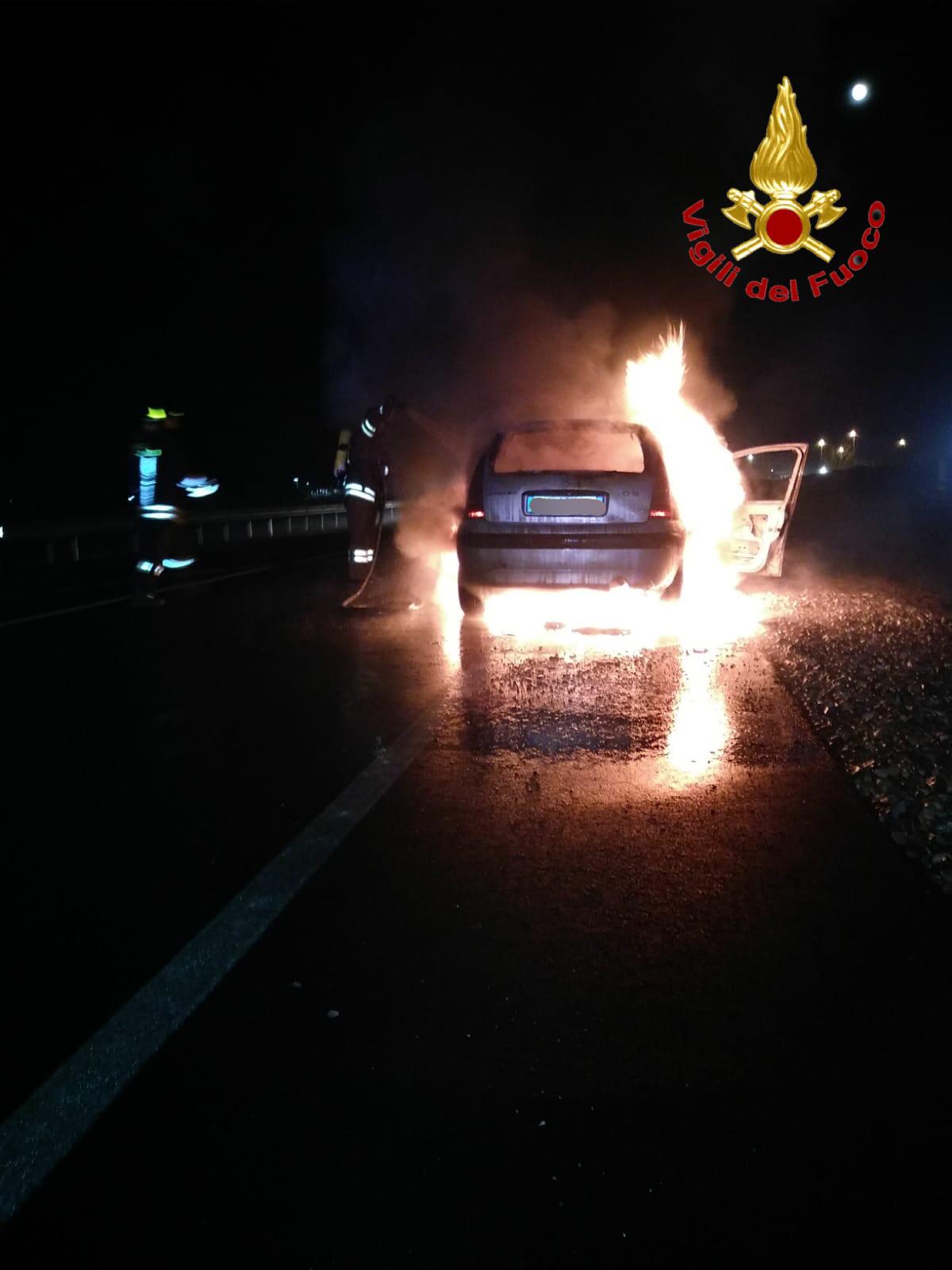 auto in fiamme3