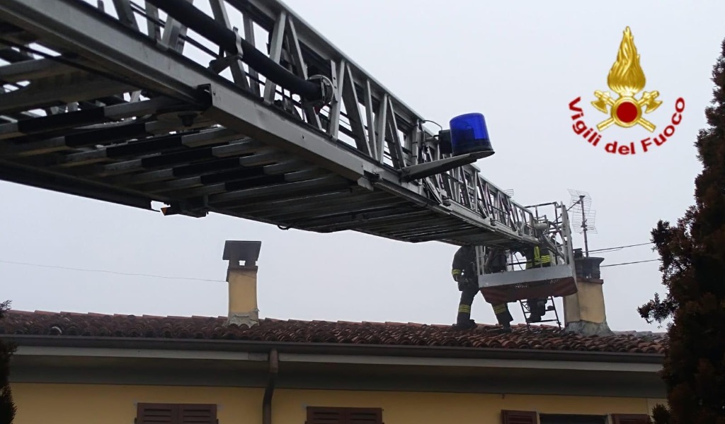 Incendio canna fumaria, l’intervento dei Vigili del fuoco scongiura il peggio