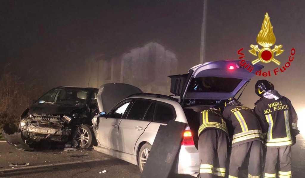 Scontro frontale a Marudo, un 23enne e una 45enne in pronto soccorso FOTO