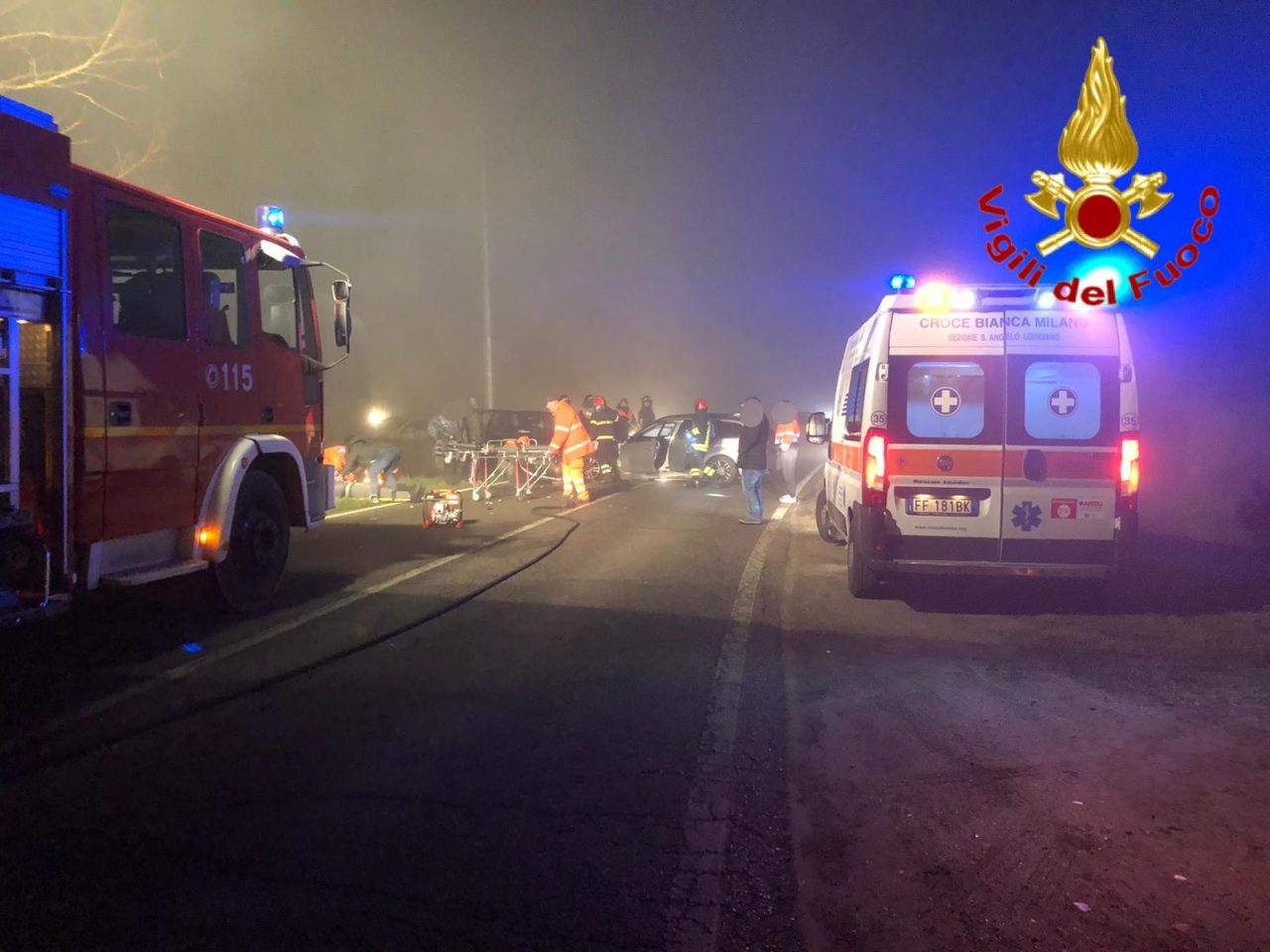 Incidente contro un camion, ferito rimane incosciente in auto SIRENE DI NOTTE