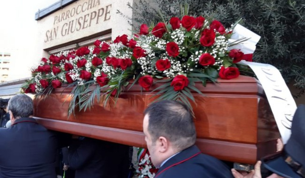 Frecciarossa deragliato, l’ultimo saluto ai macchinisti: chiese piene (VIDEO)