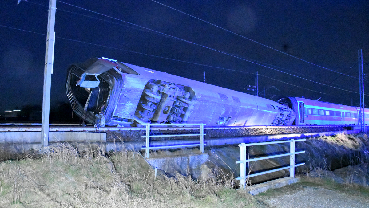 Frecciarossa deragliato nel Lodigiano: morti due macchinisti, 31 feriti VIDEO