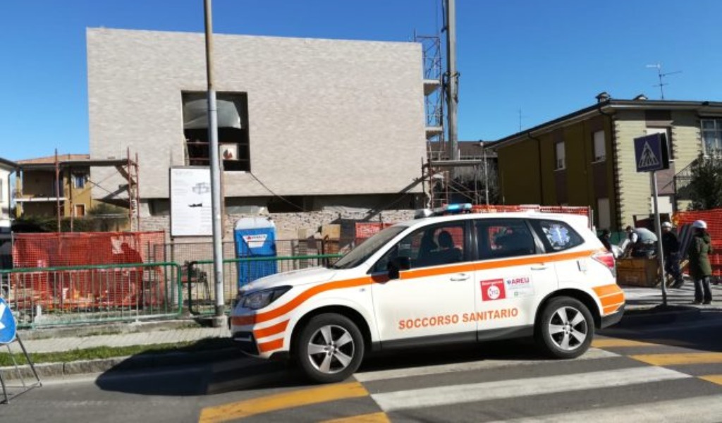 Colpito da un pezzo di legno alzato dal vento, ferito muratore 27enne