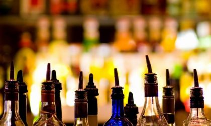 Bar e pub possono stare aperti dopo le 18, ma solo con poche persone