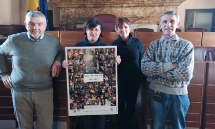 Il regalo di Unitre al sindaco: un poster per ricordare la maratona di lettura del 27 gennaio