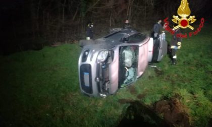 Urta un camion e si ribalta in un campo: 52enne finisce in pronto soccorso