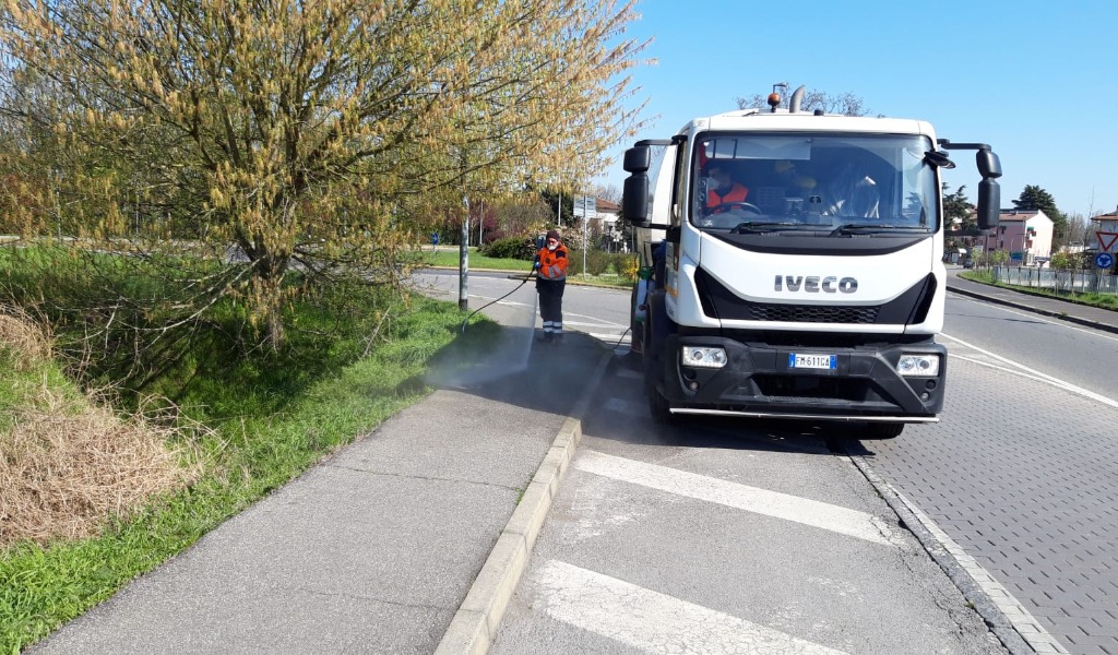 Prosegue la sanificazione delle strade nei quartieri cittadini di Lodi