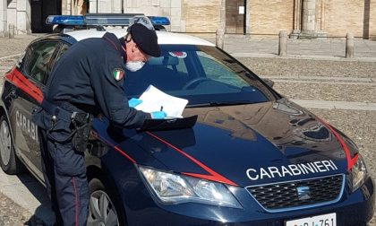 Fermati in cinque su un'auto con della cocaina nascosta: la paura del virus non li ferma, i Carabinieri sì