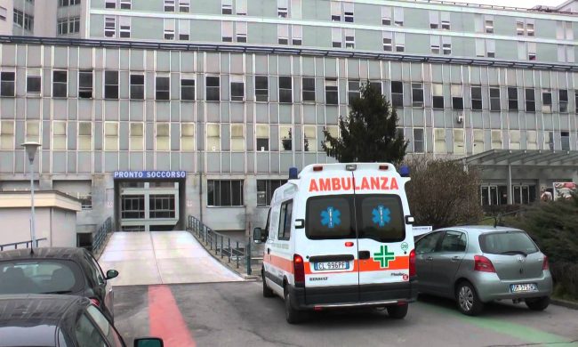 Si getta dal settimo piano dell’ospedale: era positivo al Covid-19