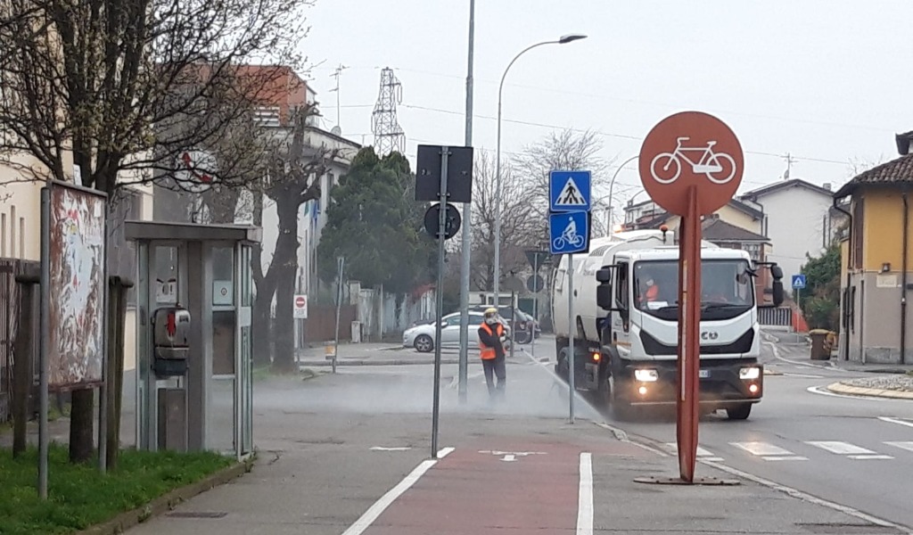 Prosegue la sanificazione delle strade lodigiane