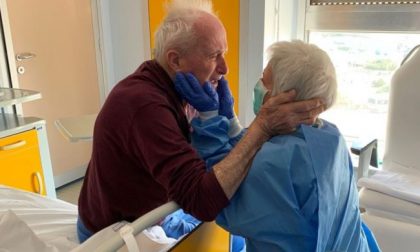 L’incontro (a sorpresa) in ospedale tra Giorgio e Rosa, sposati da 52 anni e allontanati dalla malattia