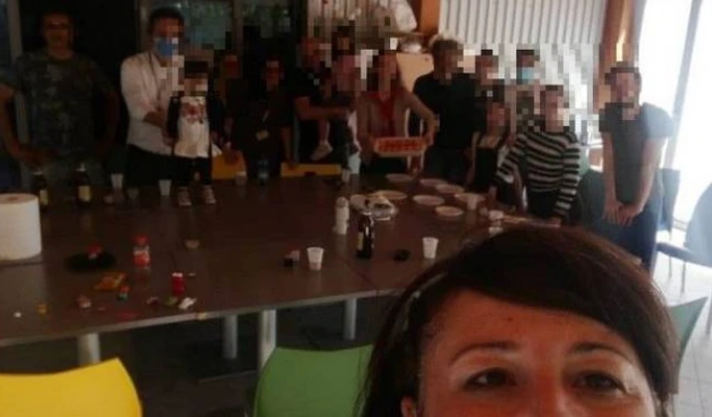 Il selfie del sindaco Casanova con parenti e dipendenti in festa e l’indignazione della minoranza