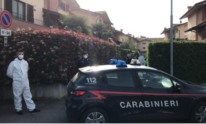 Uccide la compagna con un colpo di fucile e poi si costituisce
