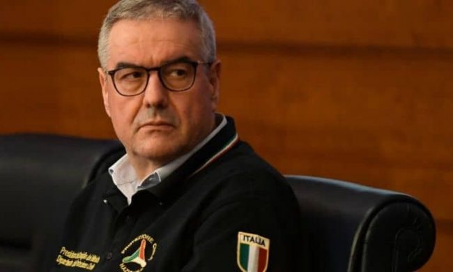 Obbligo di utilizzare mascherine in Lombardia: Borrelli non è d’accordo