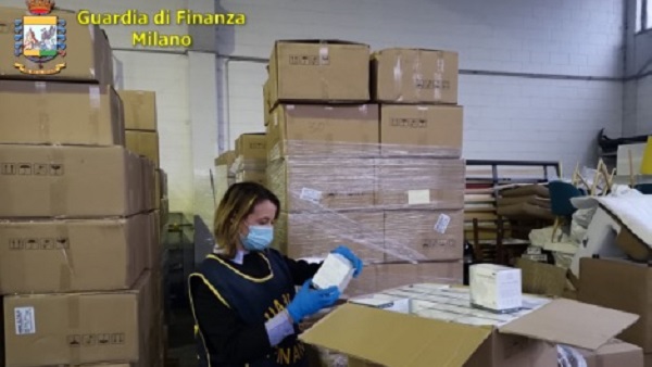 Maxi sequestro della Guardia di Finanza: oltre 240mila mascherine illegali ritirate