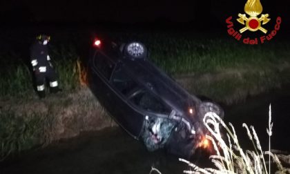 Lodi Vecchio: auto si ribalta con 2 persone a bordo SIRENE DI NOTTE