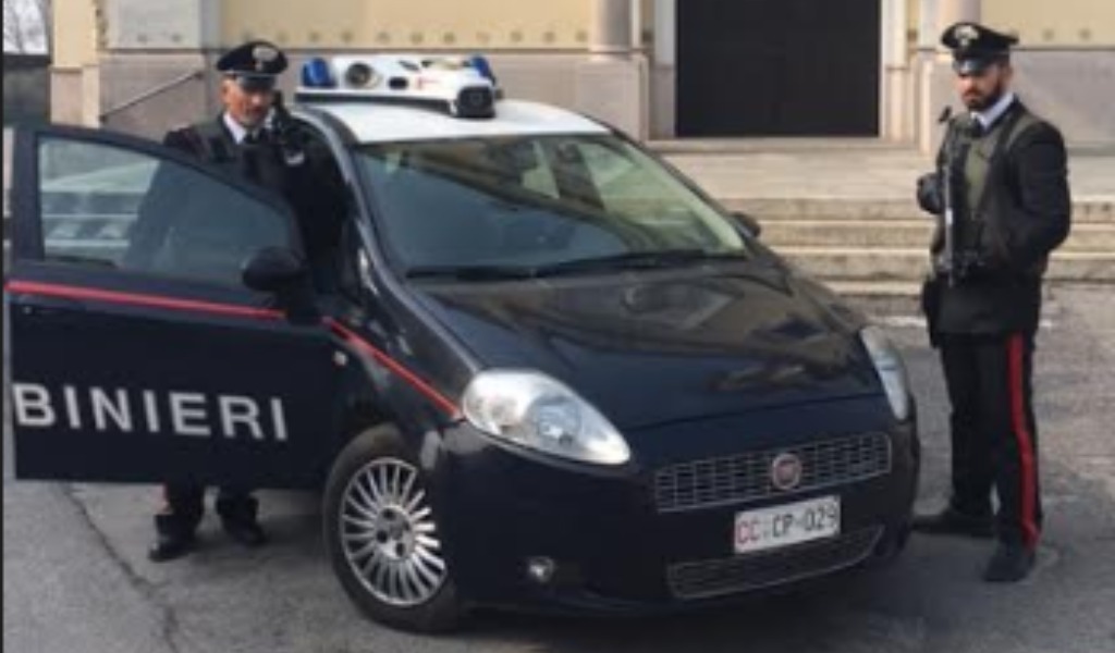 Lite tra automobilisti finisce a calci e pugni 