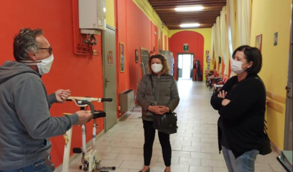 Sindaco e assessore Sobacchi in visita al centro anziani “Age Bassi”