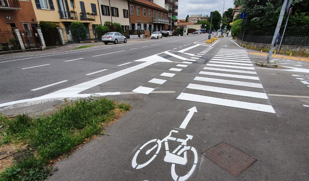 A Lodi nuova segnaletica orizzontale per la ciclabile di viale Piacenza FOTO