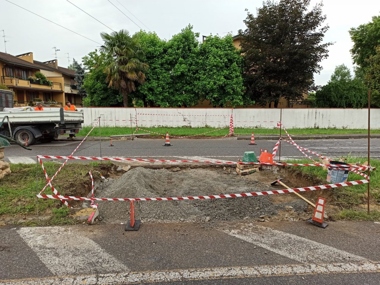 Manutenzioni marciapiedi e porfidi: terminati i lavori in via Di Vittorio