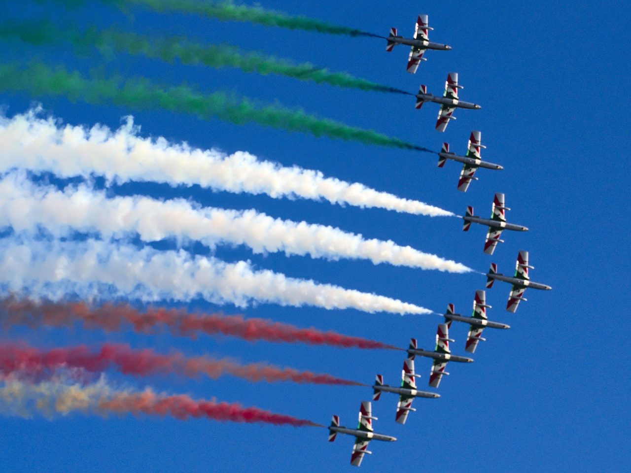 Manca poco: alle 10.40 di questa mattina le Frecce Tricolori sorvoleranno i cieli lodigiani