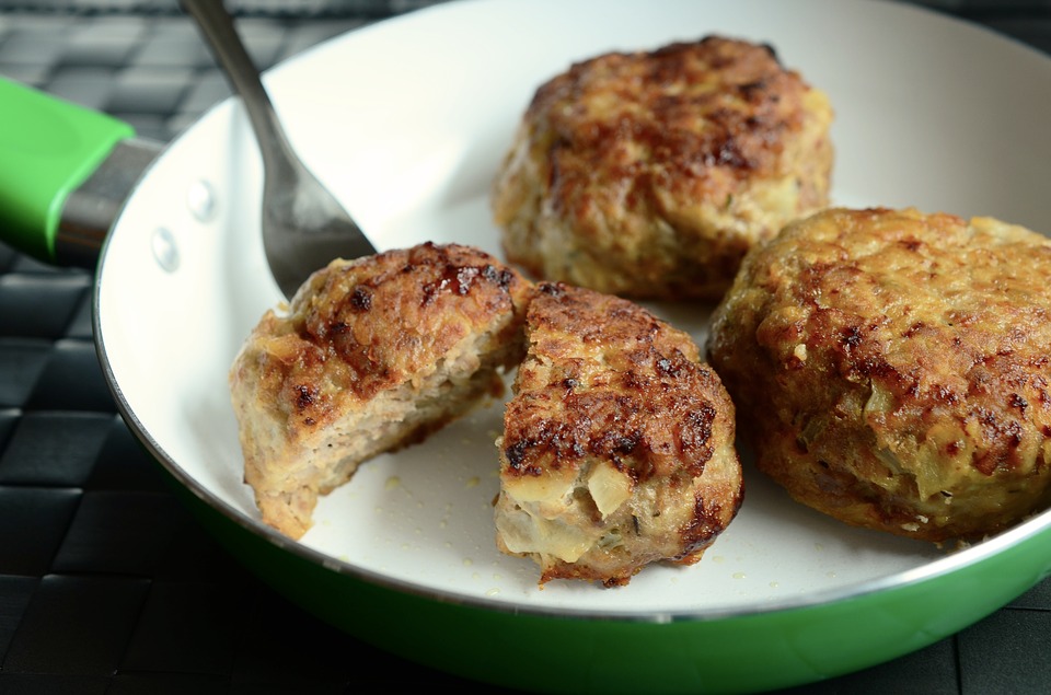 6- Riscoprire le ricette degli avanzi, dalle marmellate di frutta alle polpette fino al pane grattugiato