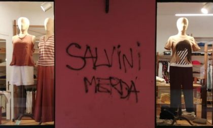 Dopo la visita di Salvini in Piazza Novello compaiono scritte contro di lui