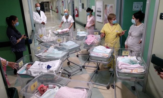 Dopo tanta sofferenza torna la speranza: 15 bambini nati in sole 24 ore FOTO