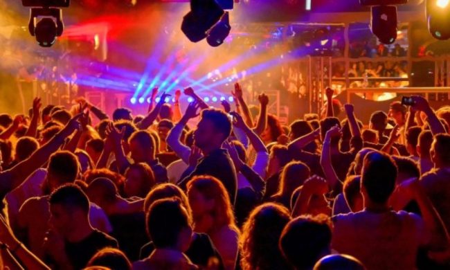 Oggi riaprono le discoteche, domani al via anche gli sport di “contatto”