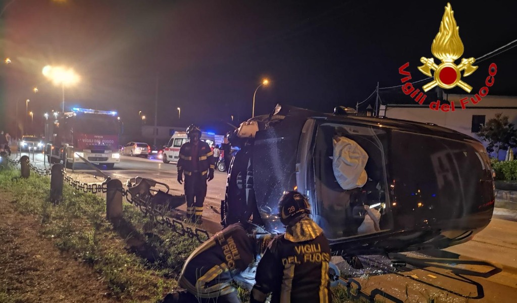Grave ribaltamento a Turano Lodigiano,  27enne miracolato finisce in Pronto Soccorso