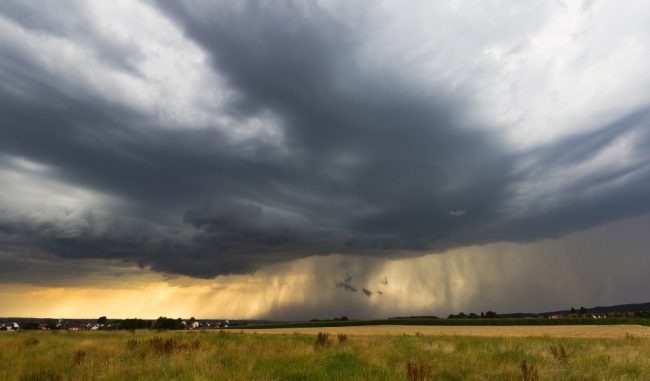Allerta arancione in provincia di Lodi, forti temporali in arrivo: rischio grandine e allagamenti