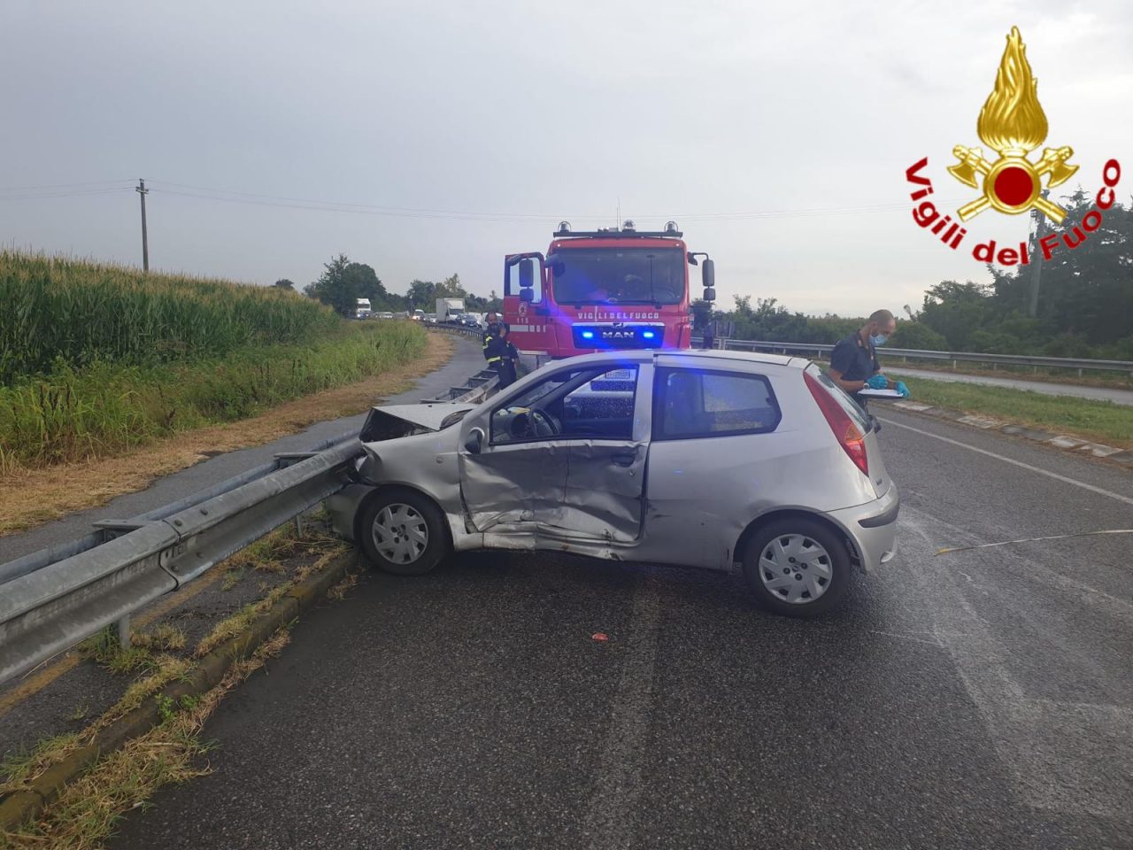 Scontro tra auto sulla Sp 23, quattro persone ferite FOTO